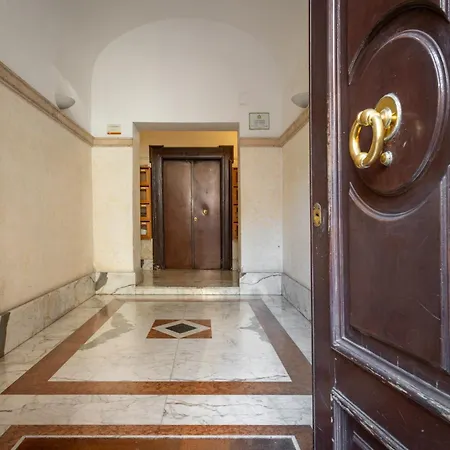 Your Elegant Loft At Termini Station-3